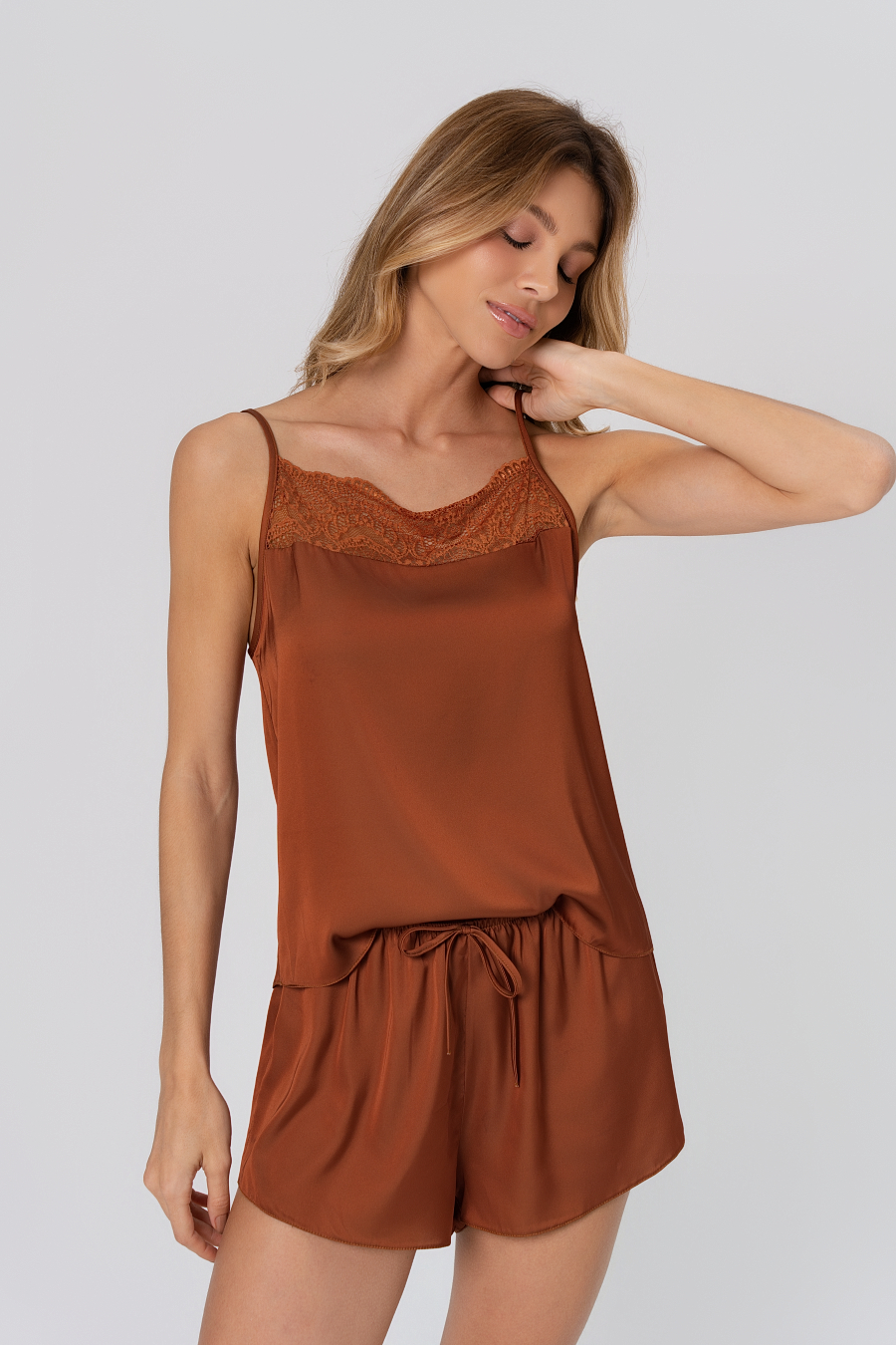 01 CJ SRD 000352_1_4-jVYRxhJ5pNyQ2x1 Shortdoll Acetinado - Bombay Brown. - Imagem 1