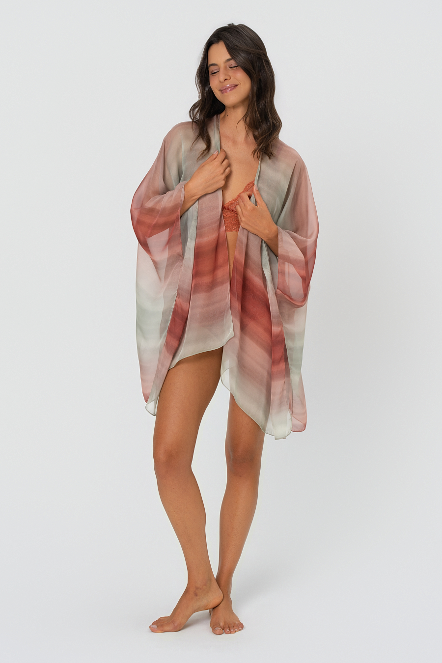 01 UN ROB 000328_1_1-jVYRxhJ5pNyQ2x1 Robe Kimono em Musseline - Solar. - Imagem 1